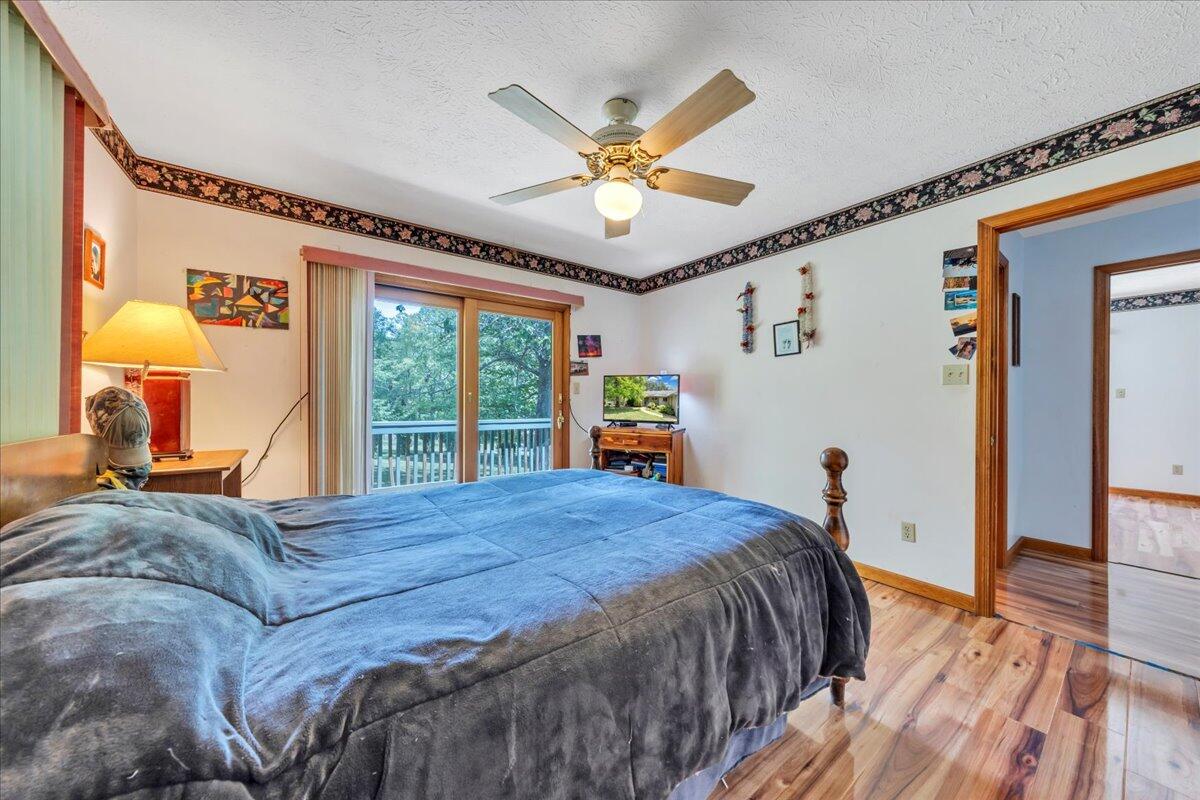 1296 Emerald Valley Way, Huddleston, Virginia image 13