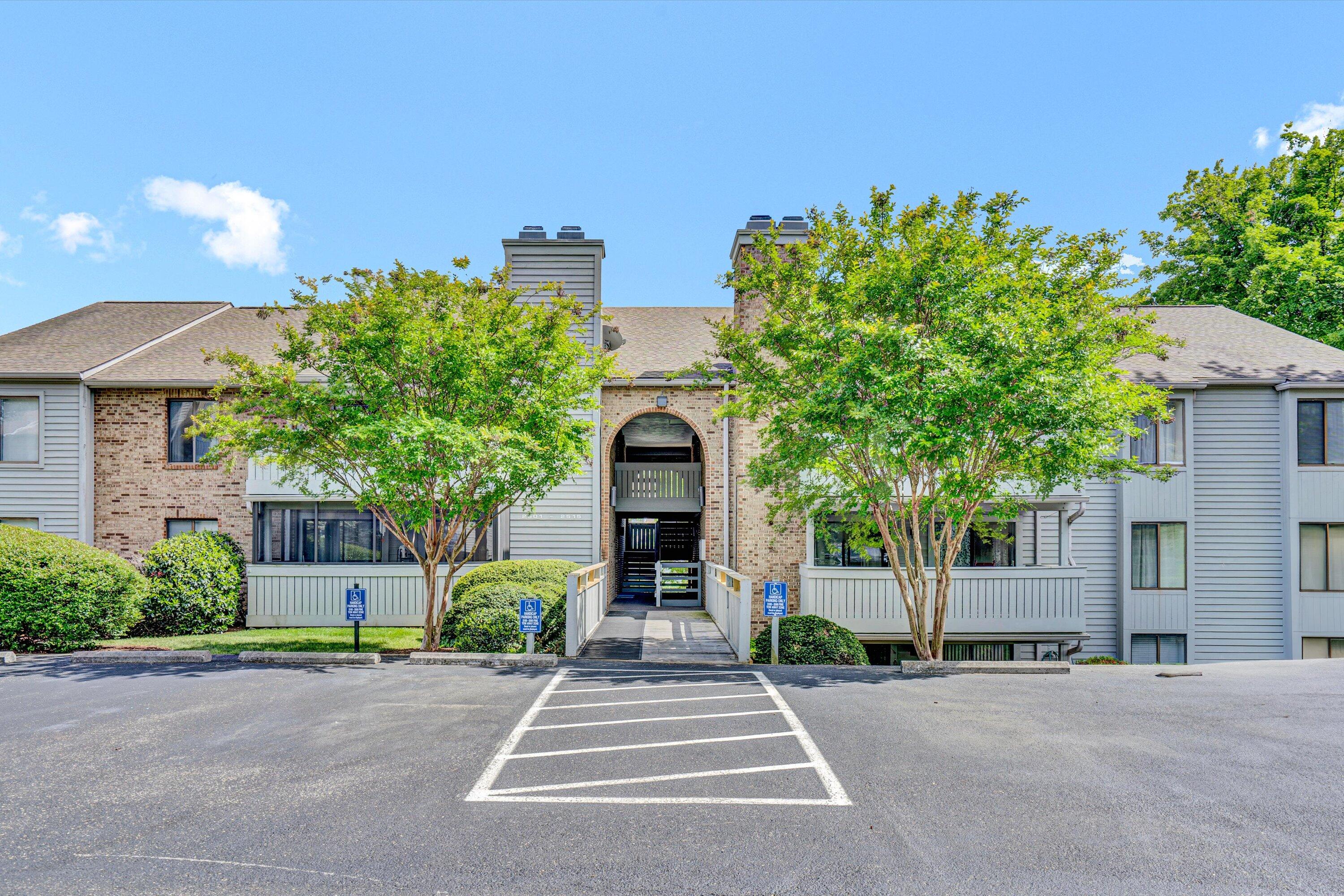 2501 Gatehouse Ln, Salem, Virginia image 1