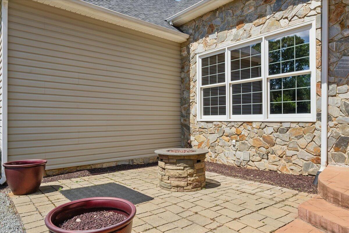 274 Ernest Dr, Wirtz, Virginia image 4