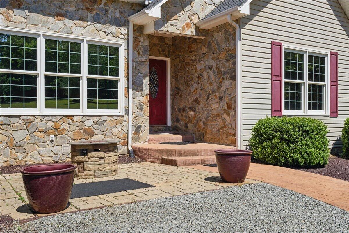 274 Ernest Dr, Wirtz, Virginia image 2