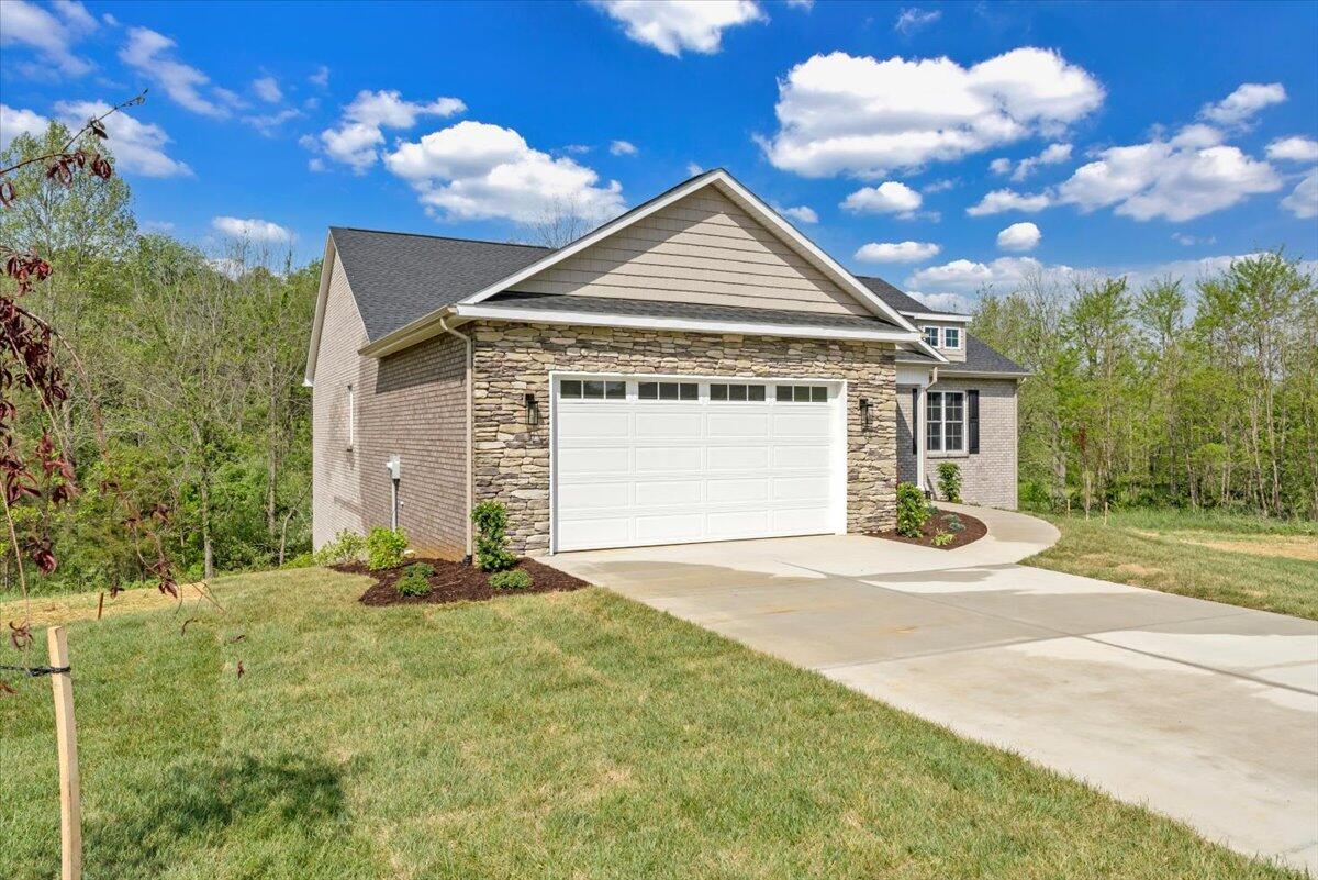 447 Hollymeade Ln, Daleville, Virginia image 3