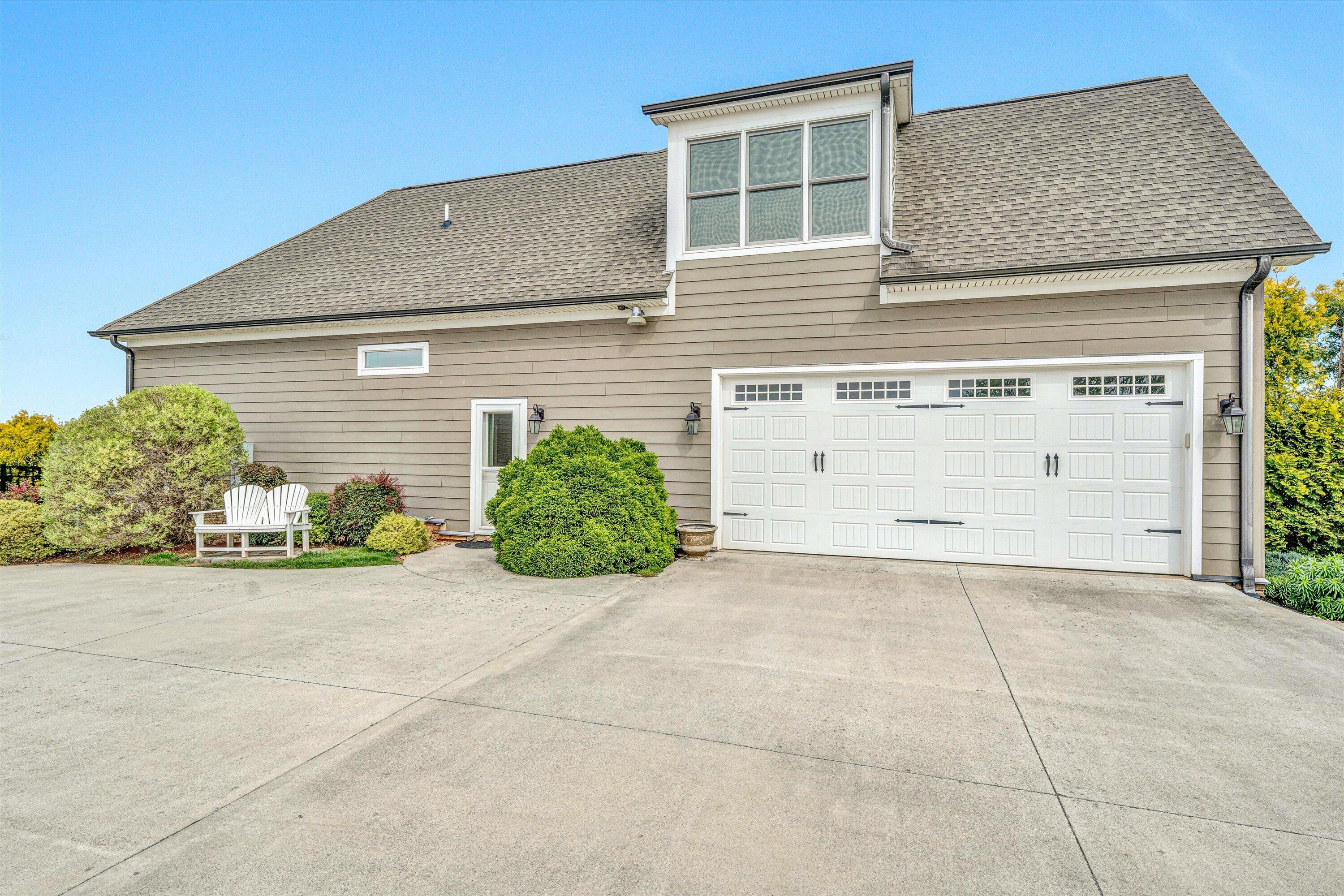 Bedford, Virginia 24523, United States, 5 Bedrooms Bedrooms, ,6 BathroomsBathrooms,Residential,Active,114474