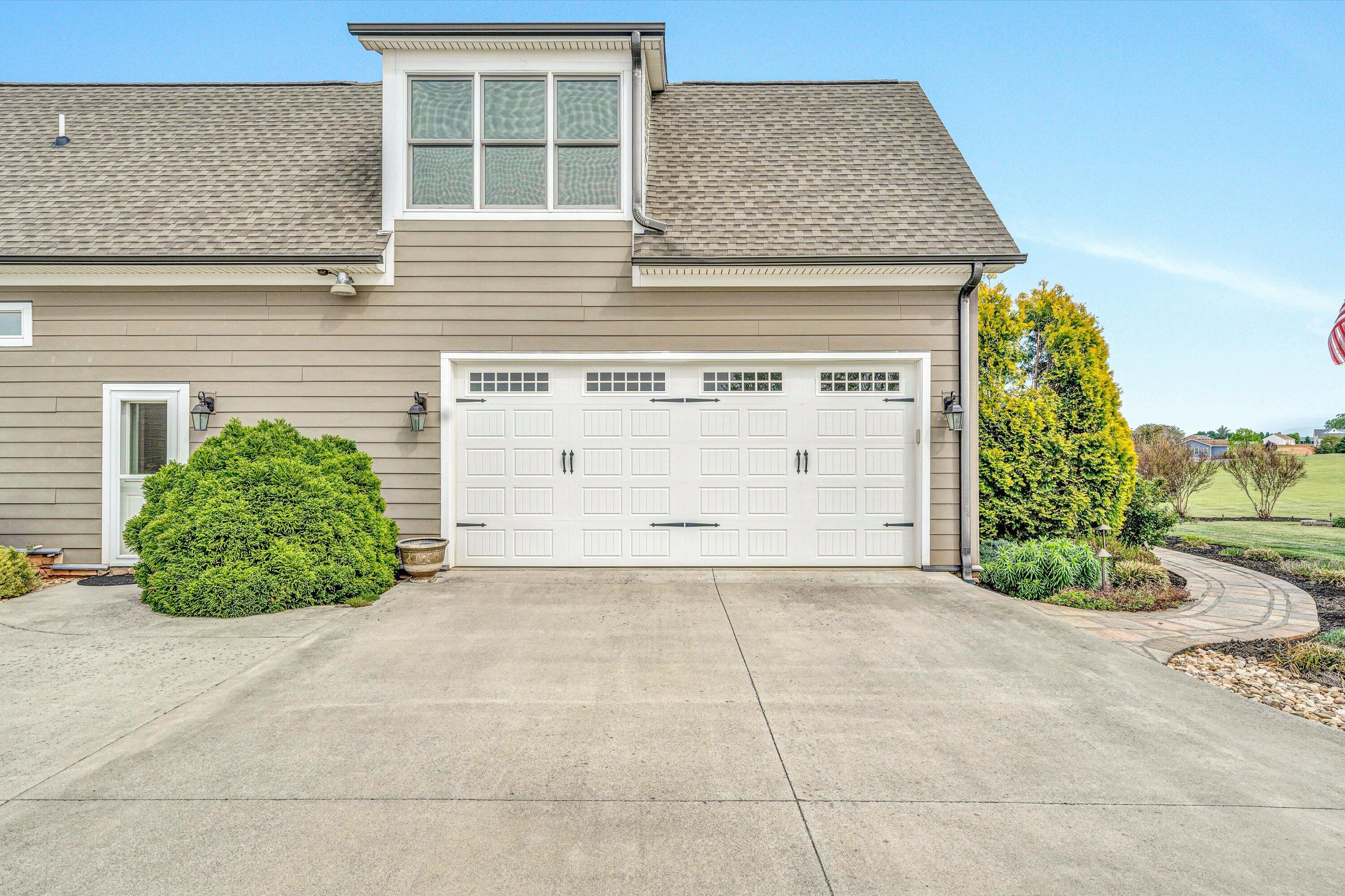 Bedford, Virginia 24523, United States, 5 Bedrooms Bedrooms, ,6 BathroomsBathrooms,Residential,Active,114474