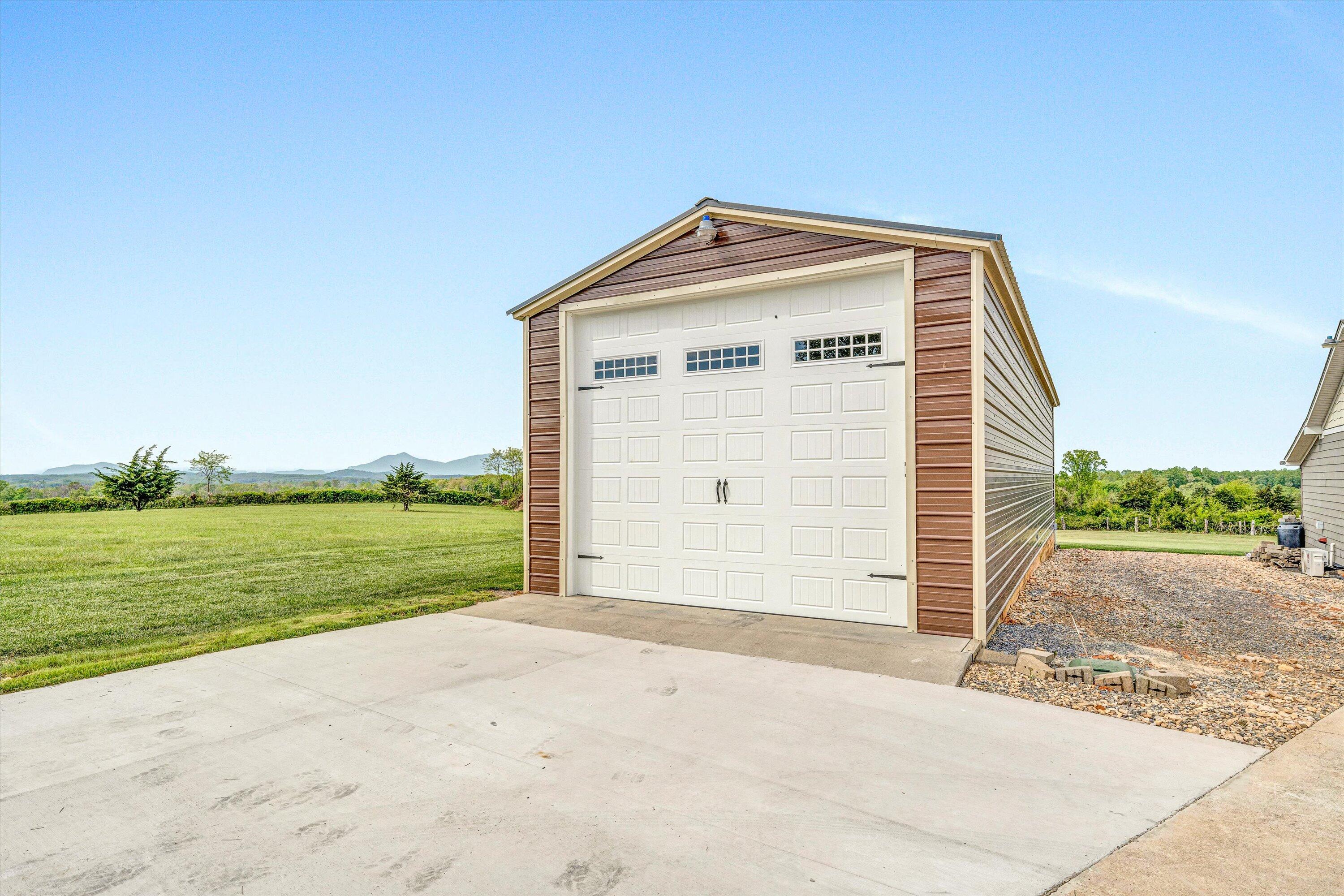 Bedford, Virginia 24523, United States, 5 Bedrooms Bedrooms, ,6 BathroomsBathrooms,Residential,Active,114474