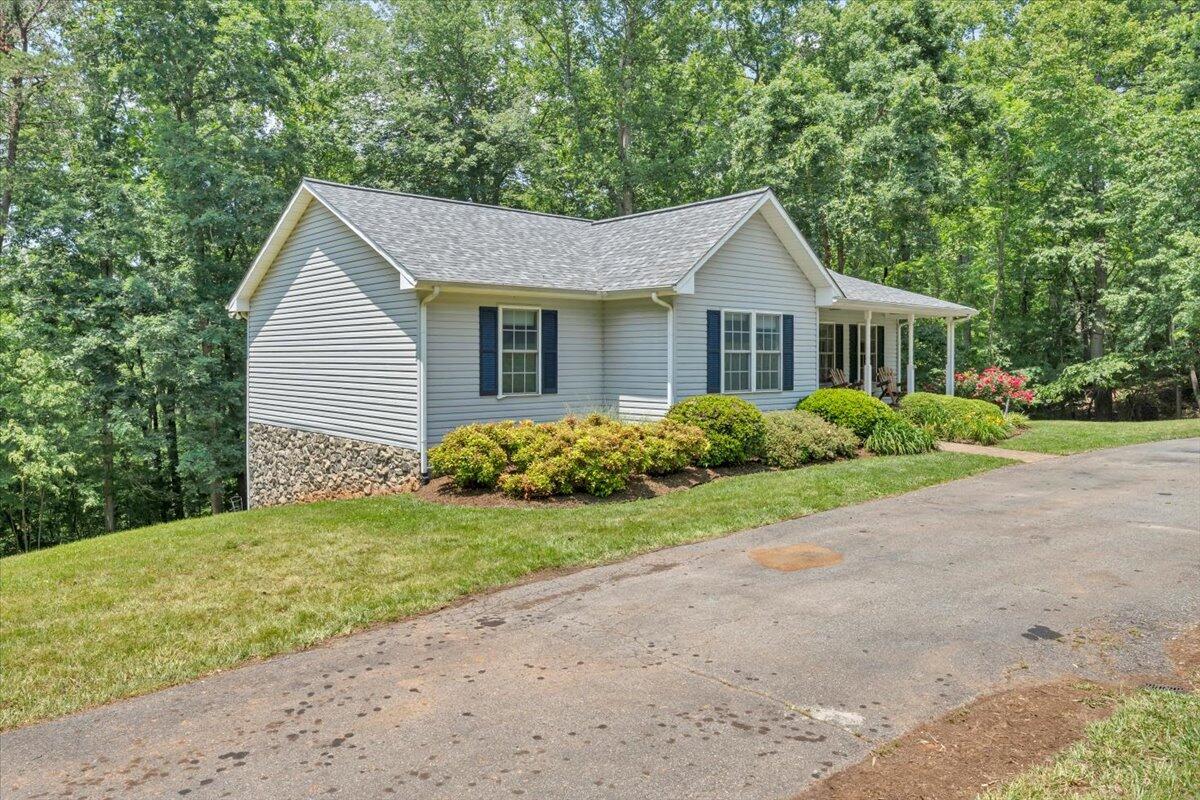 595 Iron Ridge Rd, Rocky Mount, Ohio image 43