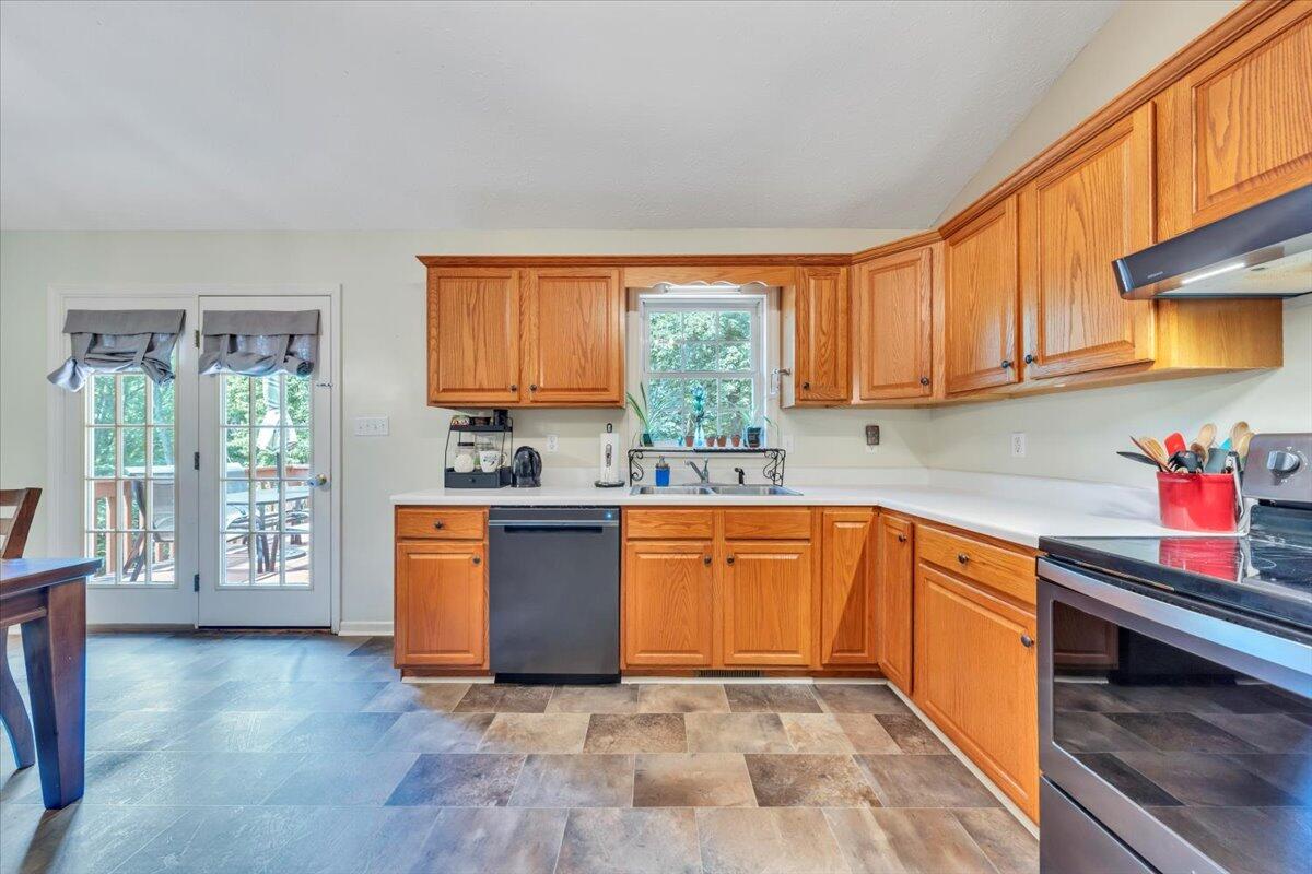 595 Iron Ridge Rd, Rocky Mount, Ohio image 18