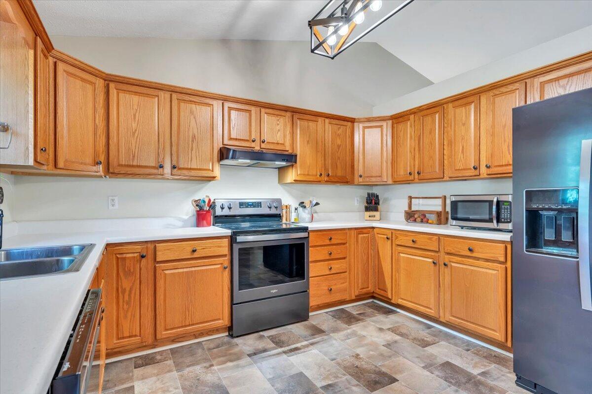 595 Iron Ridge Rd, Rocky Mount, Ohio image 15