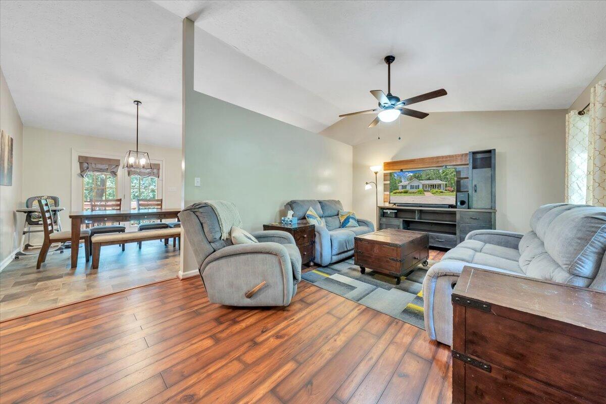 595 Iron Ridge Rd, Rocky Mount, Ohio image 3