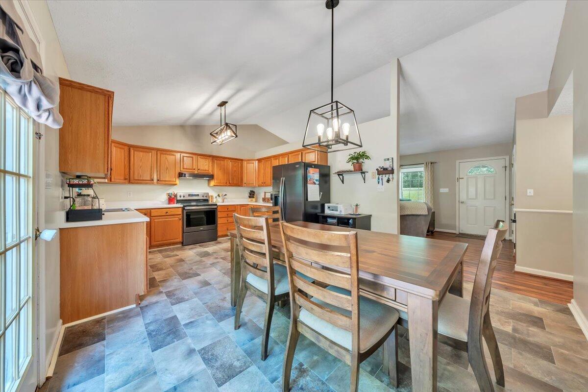 595 Iron Ridge Rd, Rocky Mount, Ohio image 10
