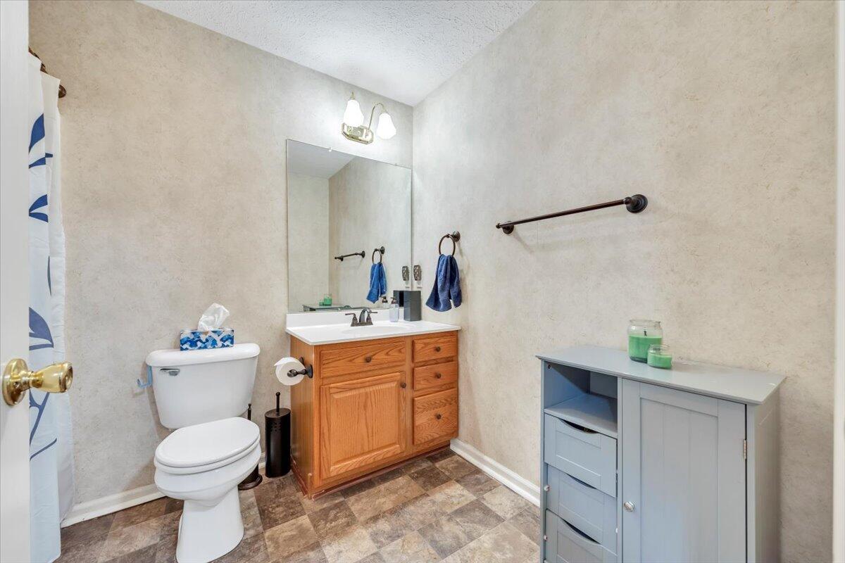 595 Iron Ridge Rd, Rocky Mount, Ohio image 20