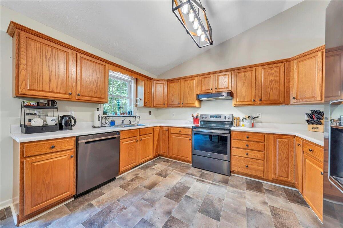 595 Iron Ridge Rd, Rocky Mount, Ohio image 13