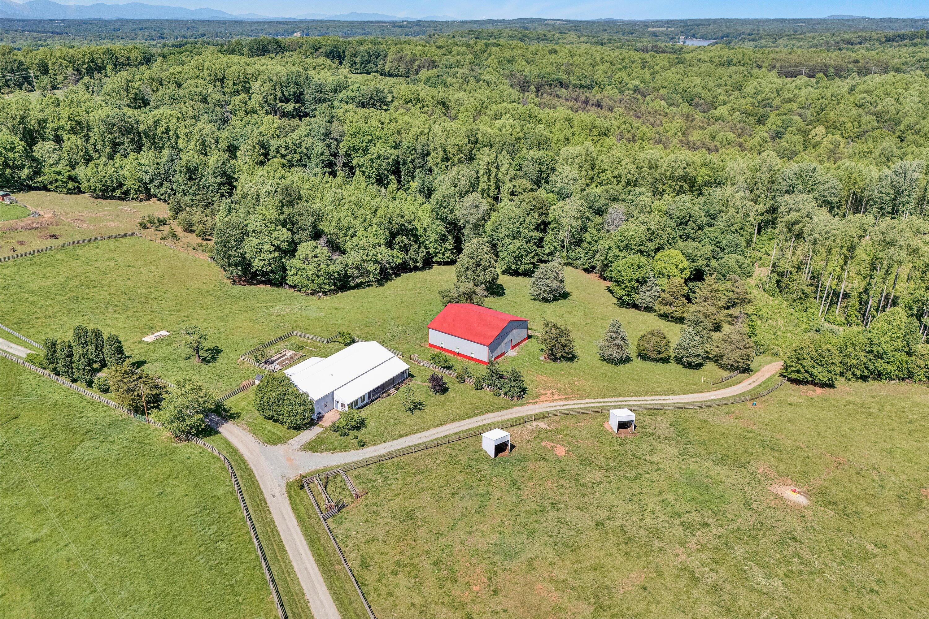 135 Holyfield Ln, Moneta, Virginia image 2