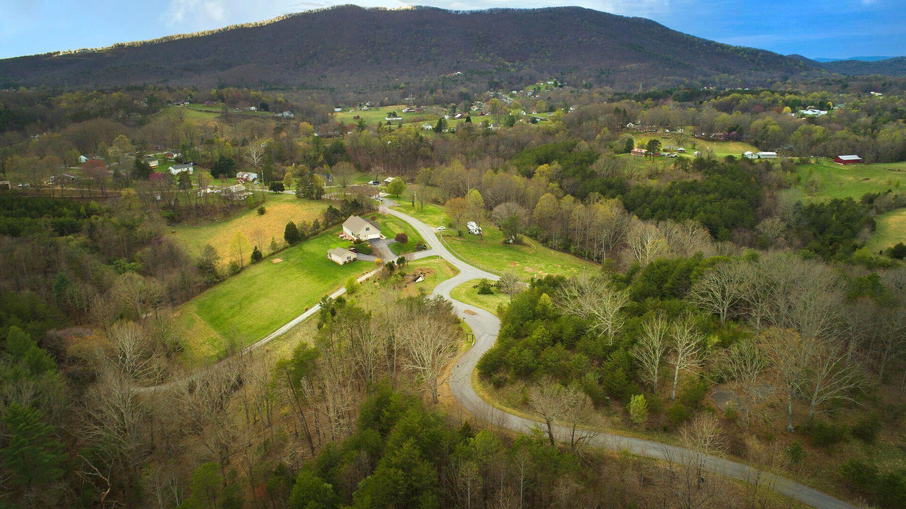 Tall Pine Ln, Roanoke, Virginia image 15