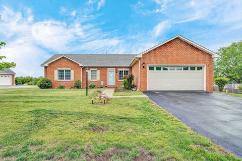 Homes For Sale - 415 Edgemont Cir<br/> Vinton, VA 24179