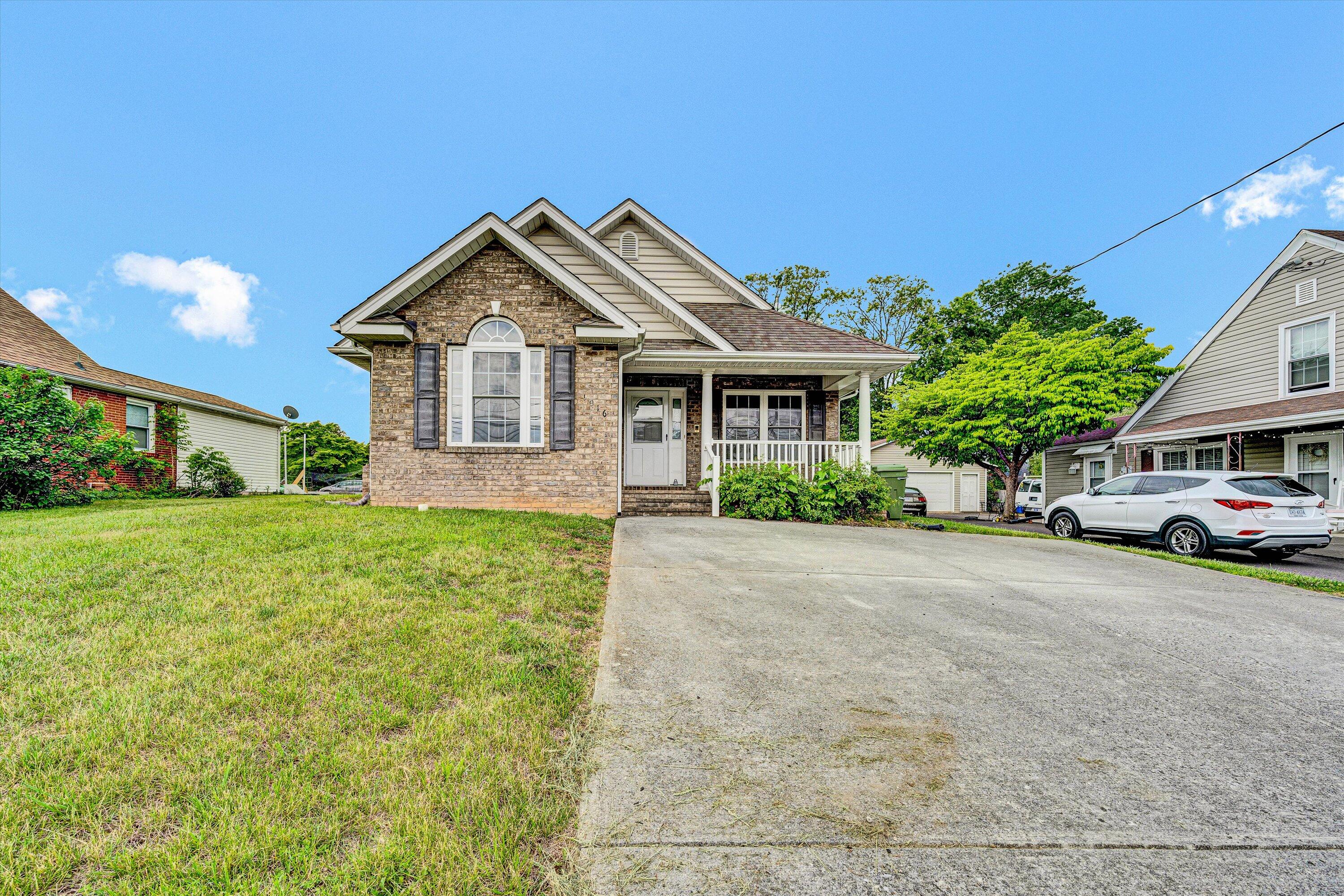 1016 Roanoke Blvd, Salem, Virginia image 1