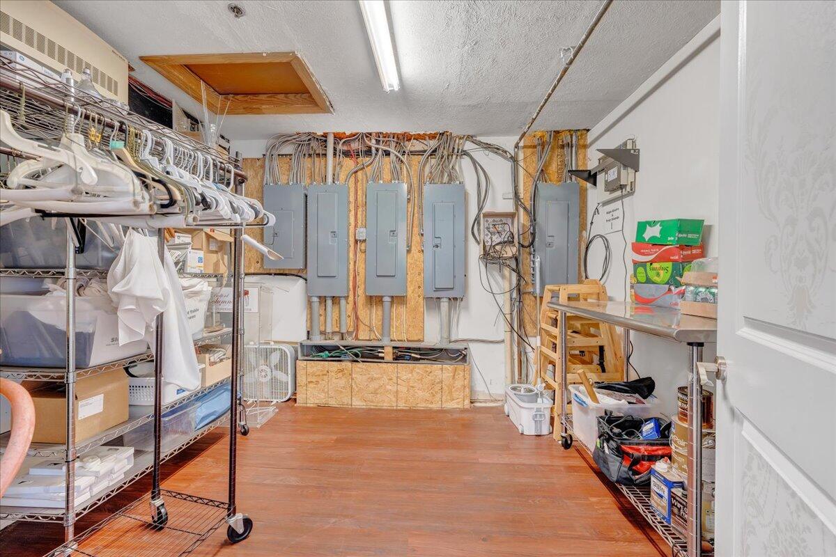 Bedford, Virginia 24523, United States, ,11 BathroomsBathrooms,Commercial,Active,239719