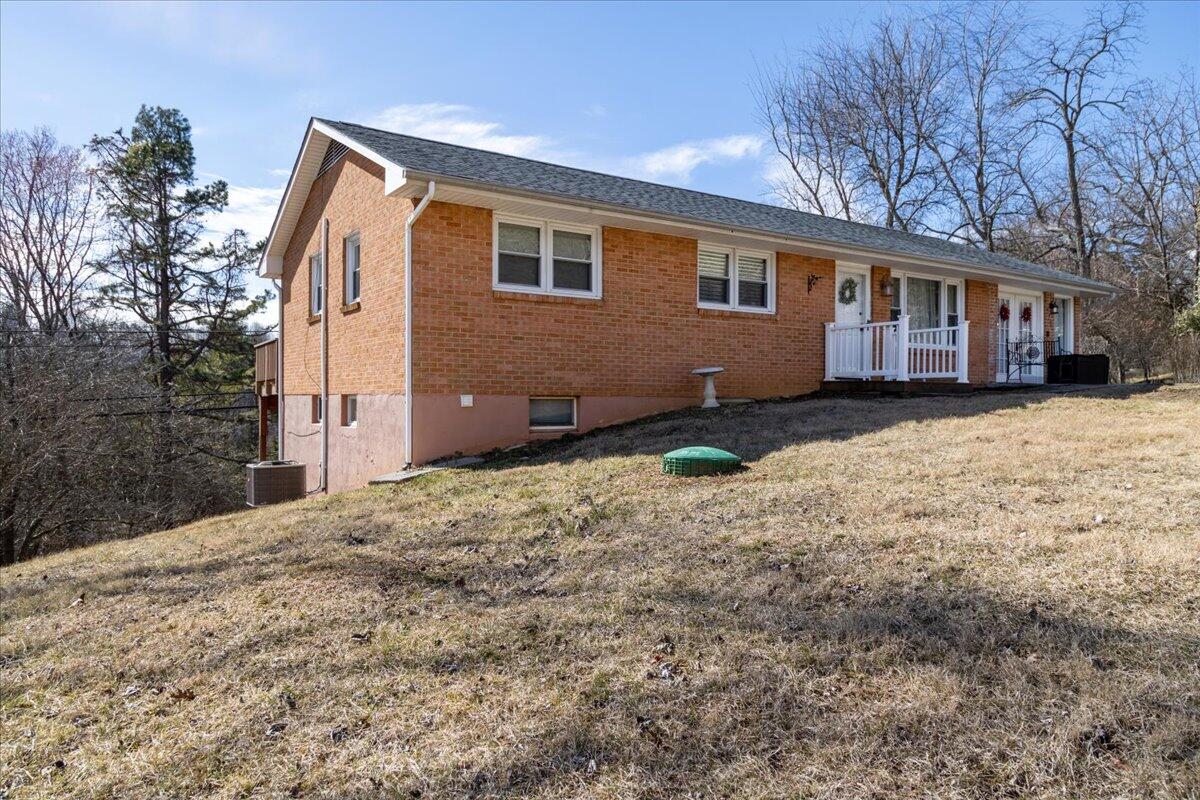 375 Mt Pleasant Rd, Christiansburg, Virginia image 4