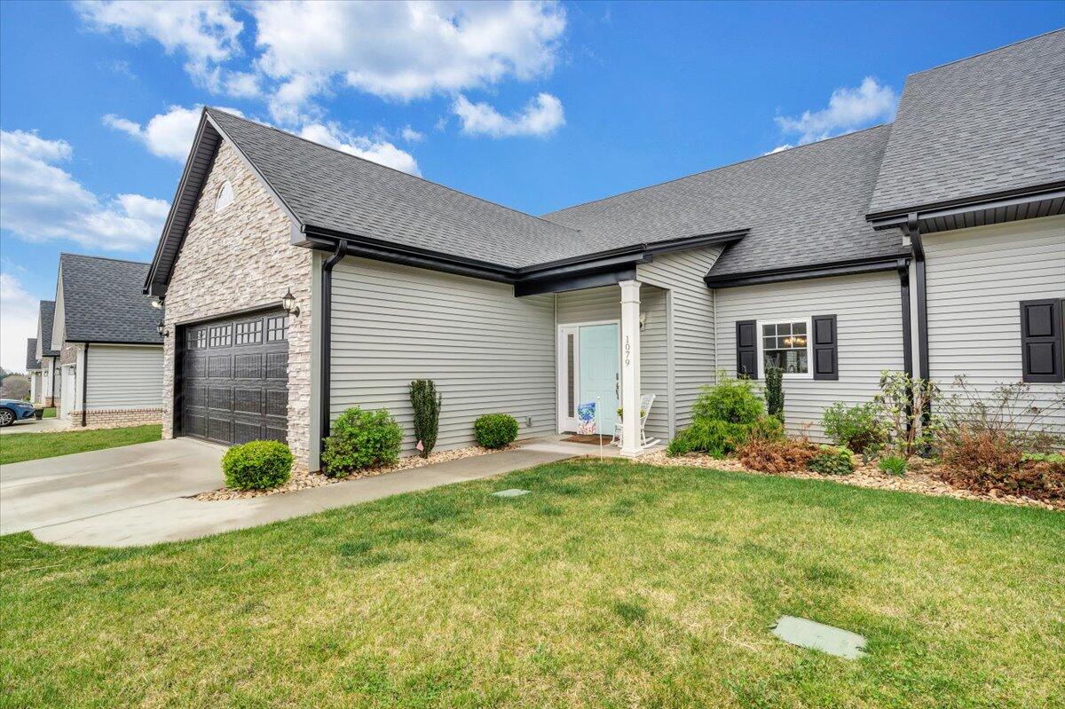 1079 Grandset Dr, Forest, Virginia image 2