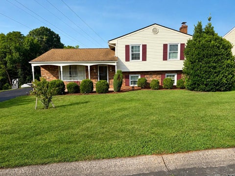 Homes For Sale - 959 Halifax Cir<br/> Roanoke County, Vinton, VA 24179