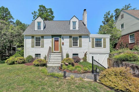 Homes For Sale - 2217 Ross Ln<br/> Roanoke, VA 24015