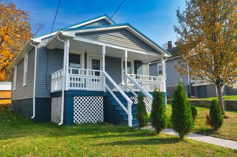 Homes For Sale - 909 N Pocahontas Ave<br/> Covington, VA 24426