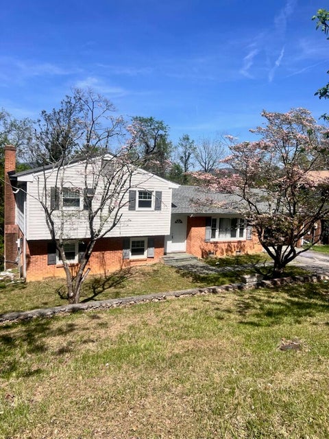 Homes For Sale - 2521 Lakeview Dr<br/> Roanoke, VA 24017