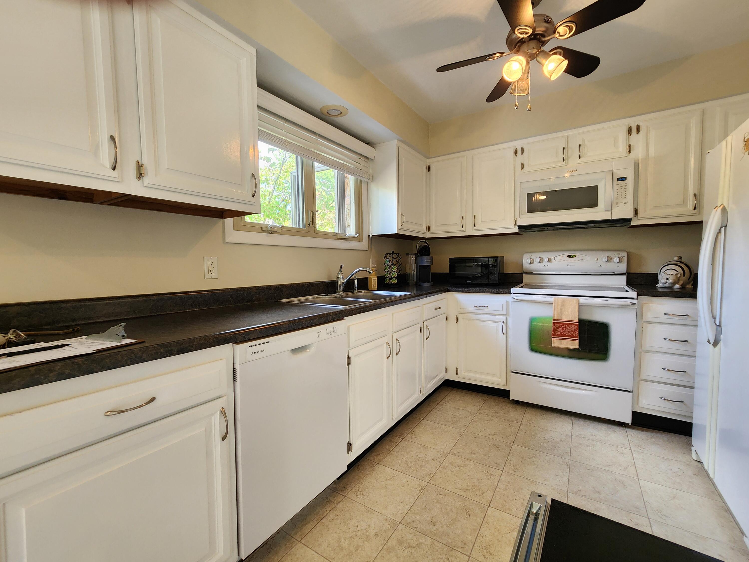 Roanoke, Virginia 24018, United States, 3 Bedrooms Bedrooms, ,3 BathroomsBathrooms,Residential,Active,239475