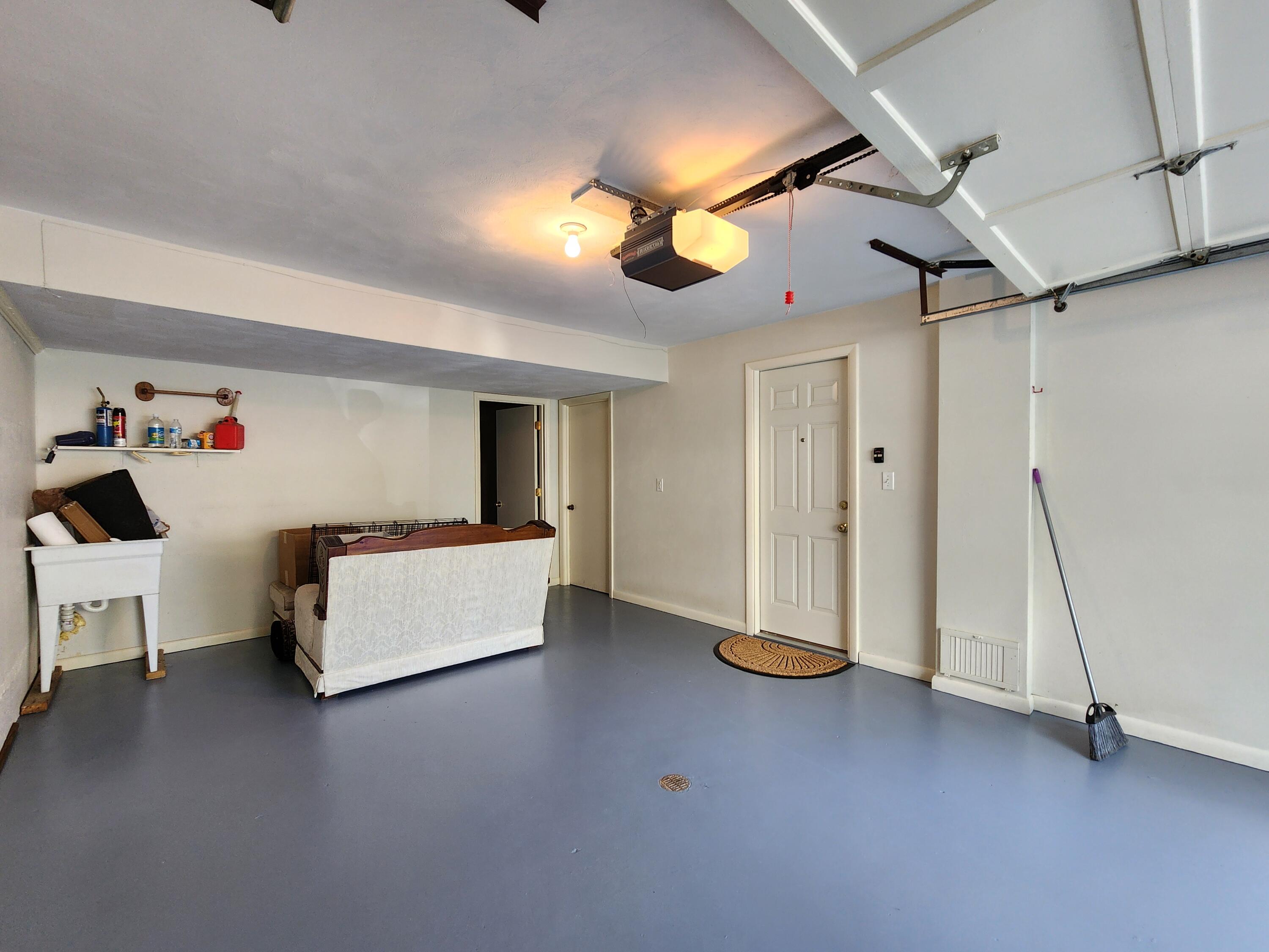 Roanoke, Virginia 24018, United States, 3 Bedrooms Bedrooms, ,3 BathroomsBathrooms,Residential,Active,239475