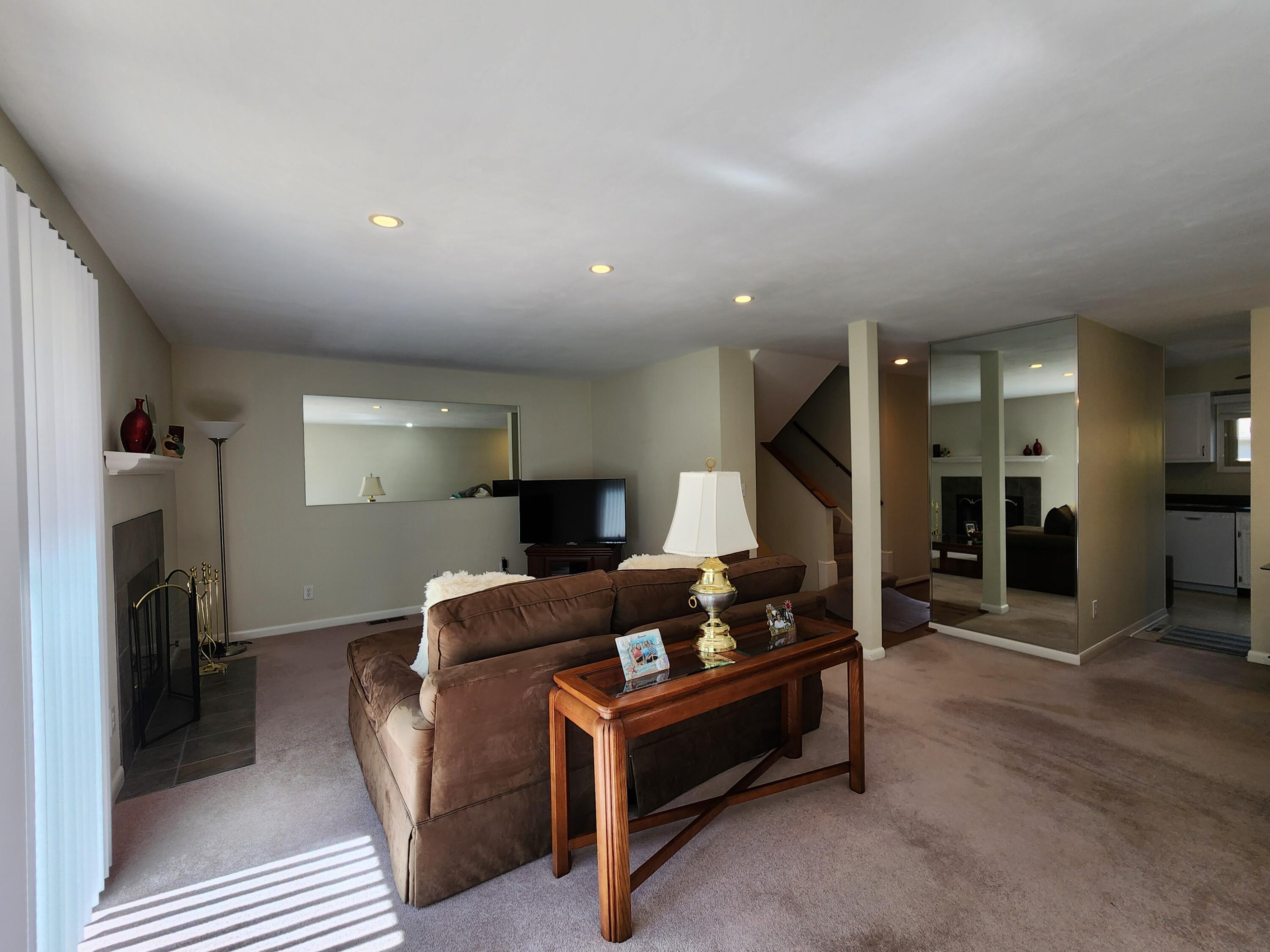 Roanoke, Virginia 24018, United States, 3 Bedrooms Bedrooms, ,3 BathroomsBathrooms,Residential,Active,239475