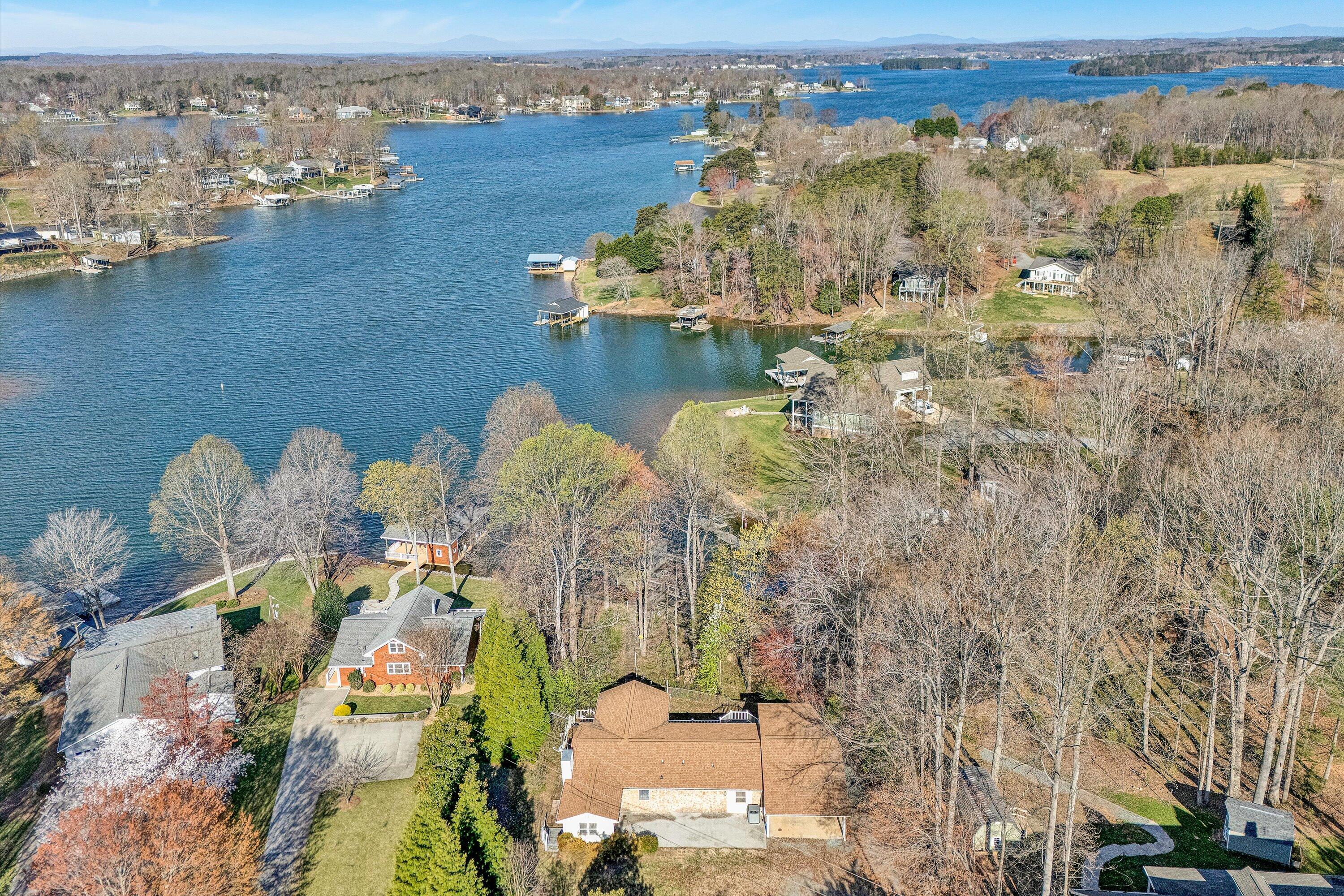 320 Fingerlake Rd, Penhook, Virginia image 2