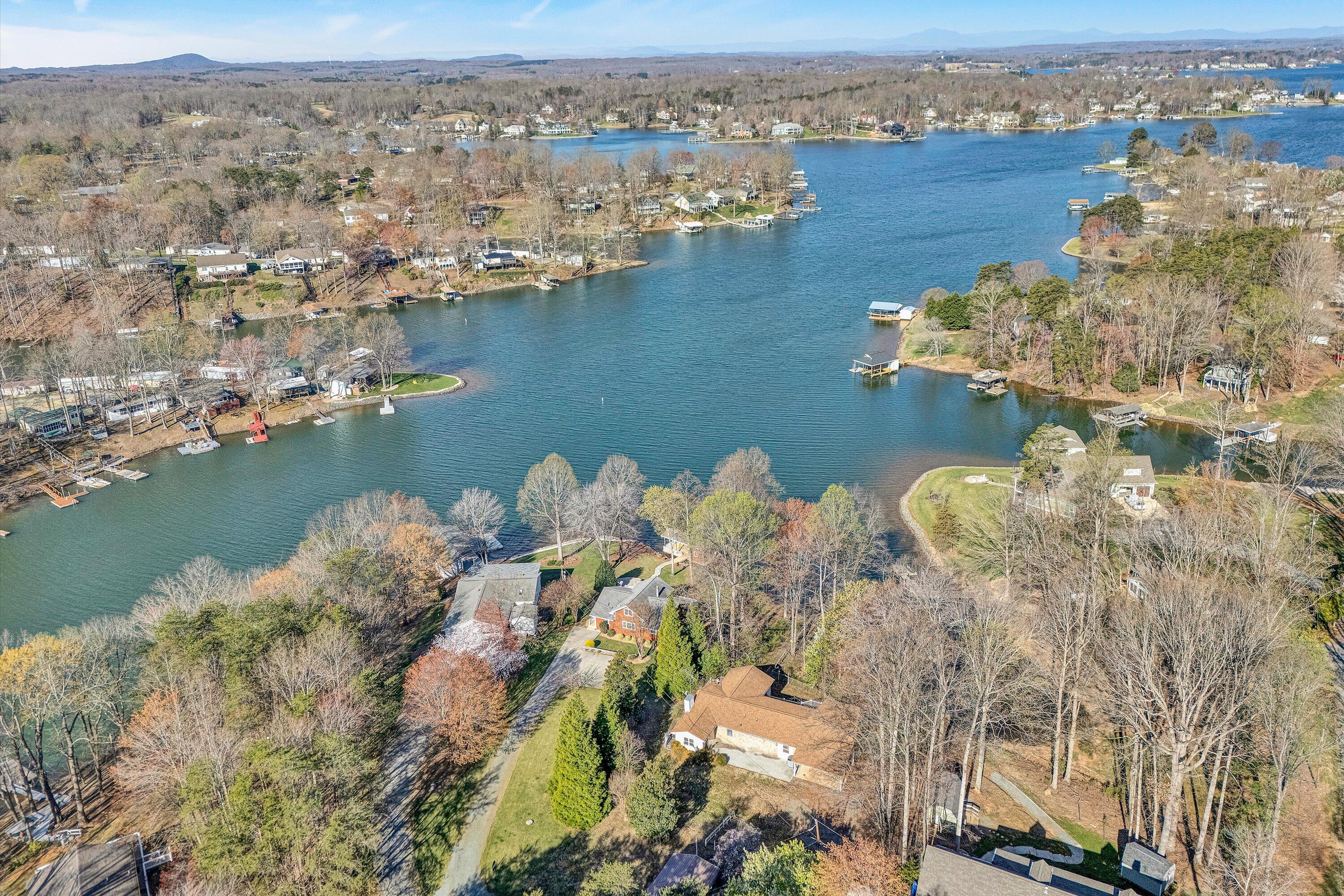 320 Fingerlake Rd, Penhook, Virginia image 1