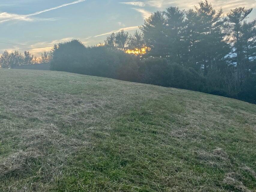 Breezewood Cir, Vinton, Virginia image 1