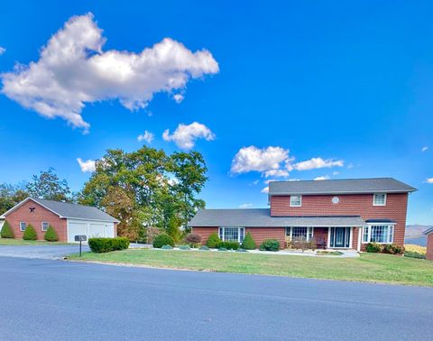 Photo of 1706 Ridgevue AVE, Clifton Forge, VA 24422 (MLS # 922218) Photo of 1706 Ridgevue AVE, Clifton Forge, VA 24422 (MLS # 922218)