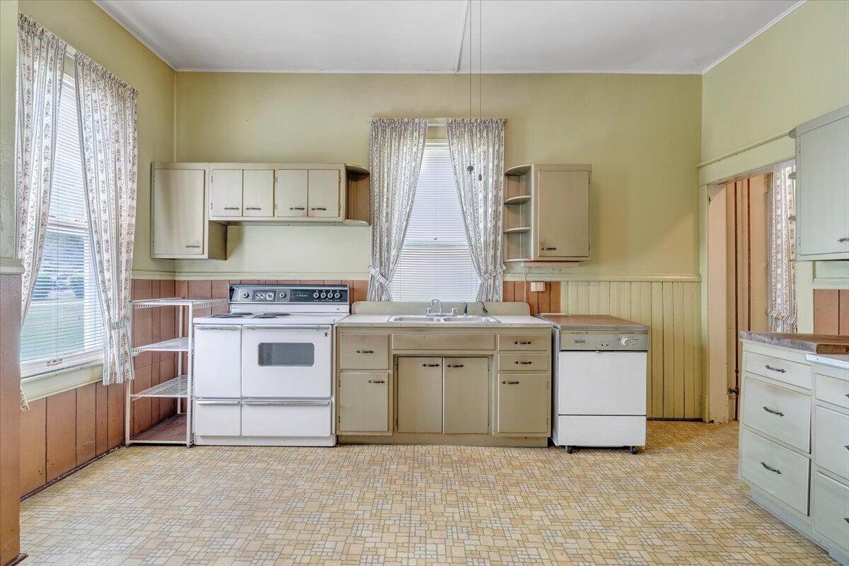 616 Midland Trl, Covington, Virginia image 18