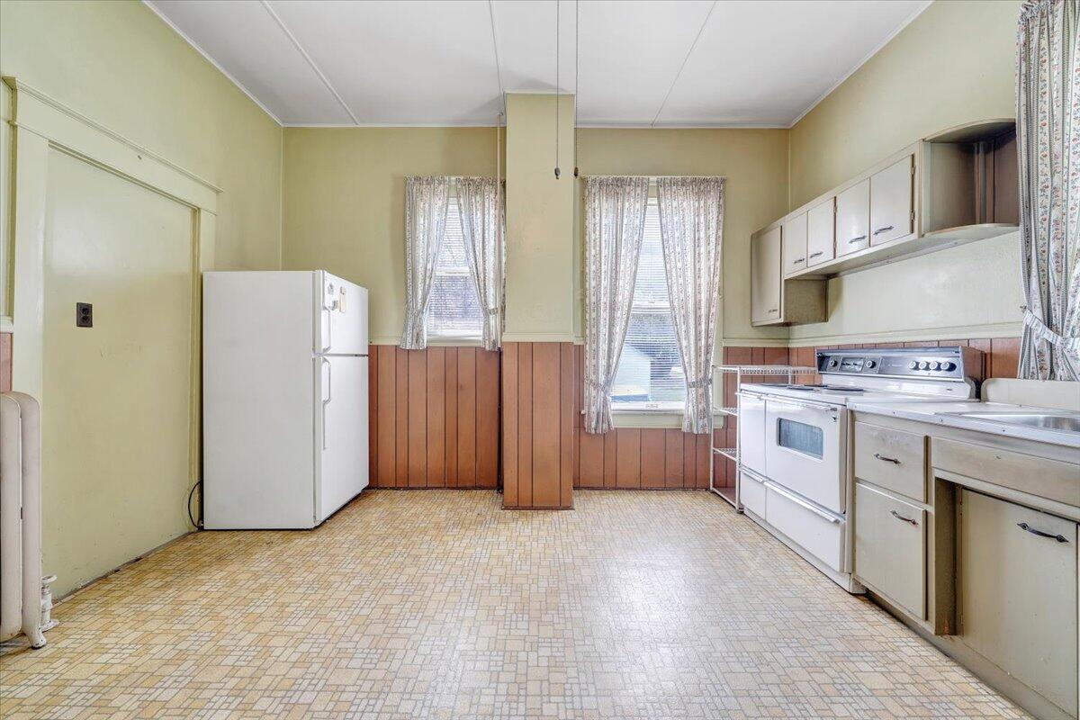 616 Midland Trl, Covington, Virginia image 16