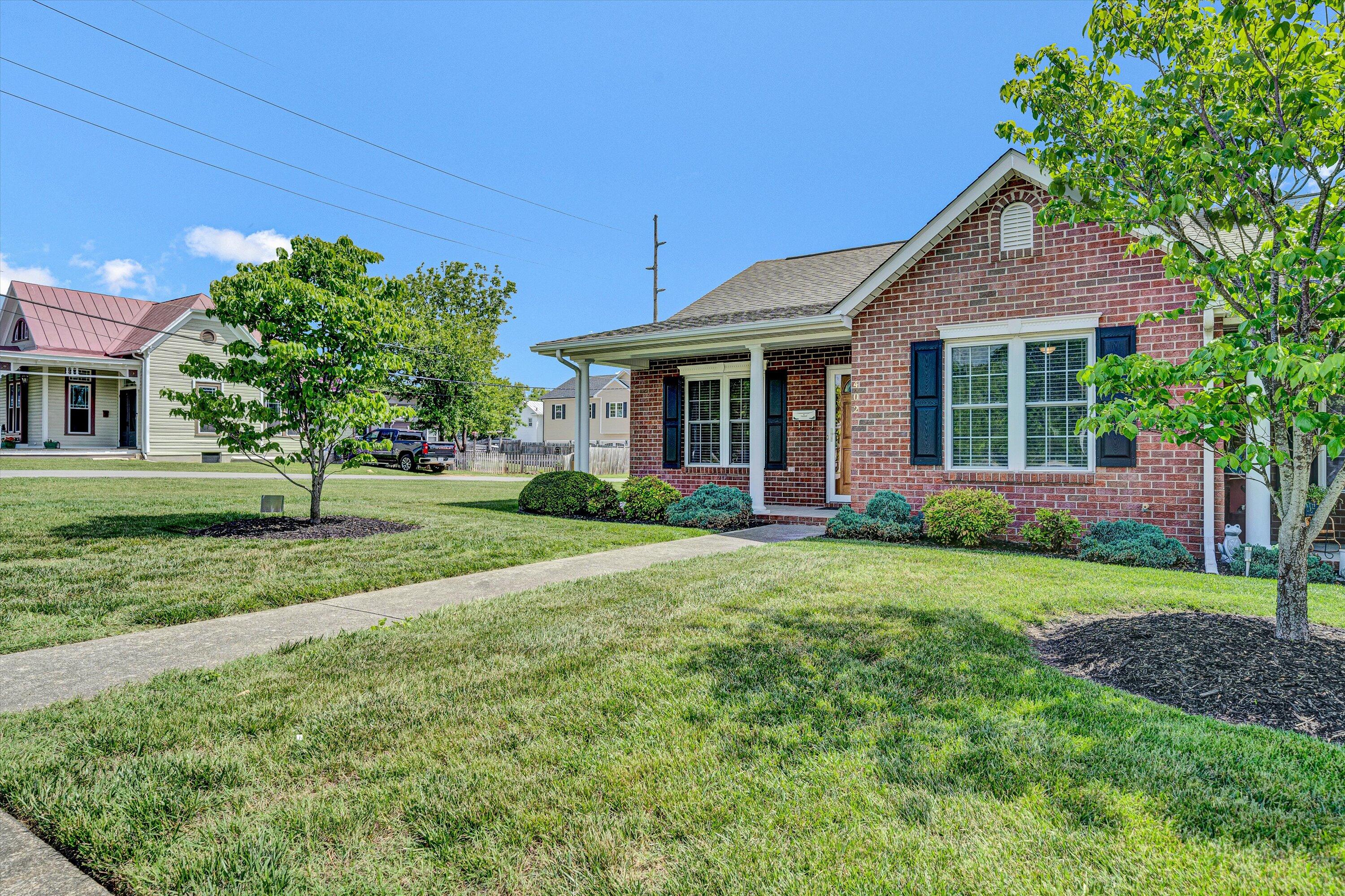 402 Chestnut St, Salem, Virginia image 2