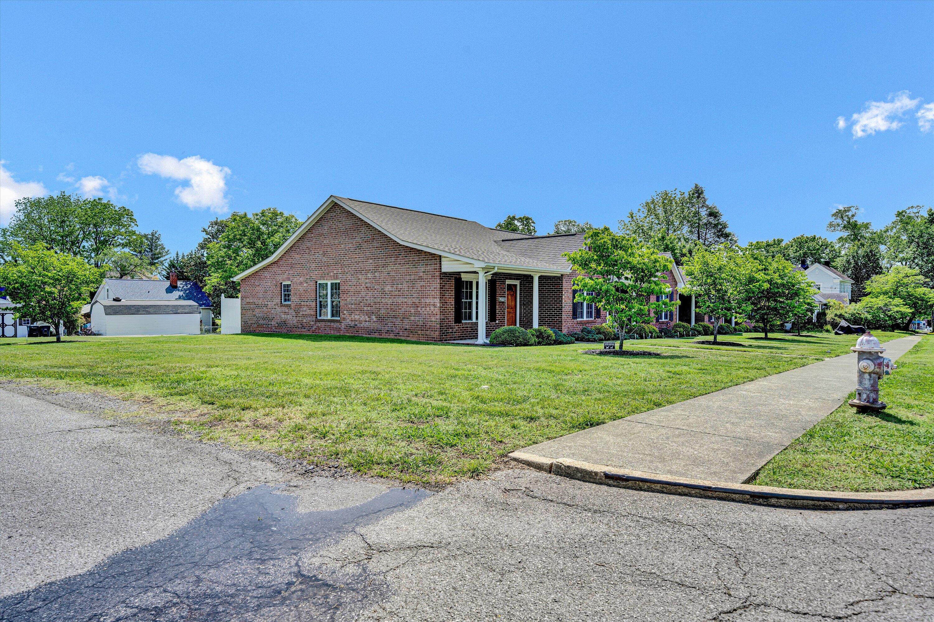 402 Chestnut St, Salem, Virginia image 25
