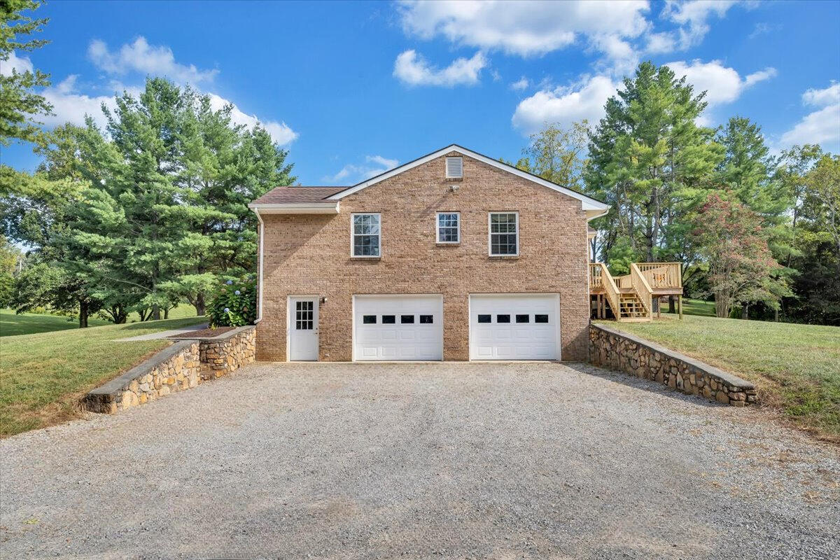 2167 Shavers Farm Rd, Fincastle, Virginia image 33