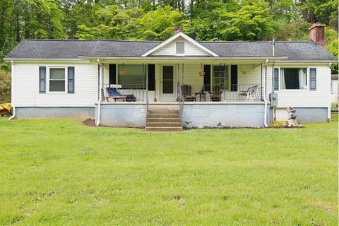 Homes For Sale - 6292 Back Creek Rd<br/> Boones Mill, VA 24065