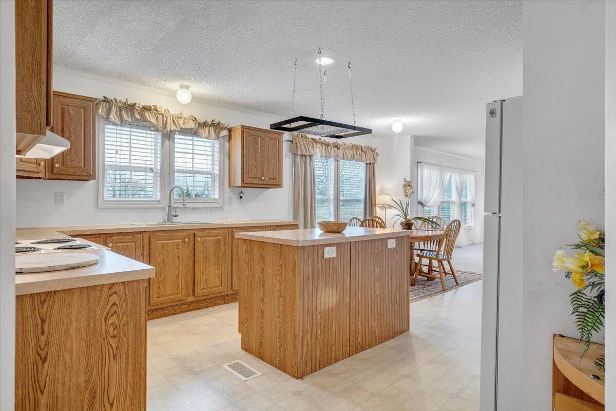 200 Surber Dr, Moneta, Virginia image 17