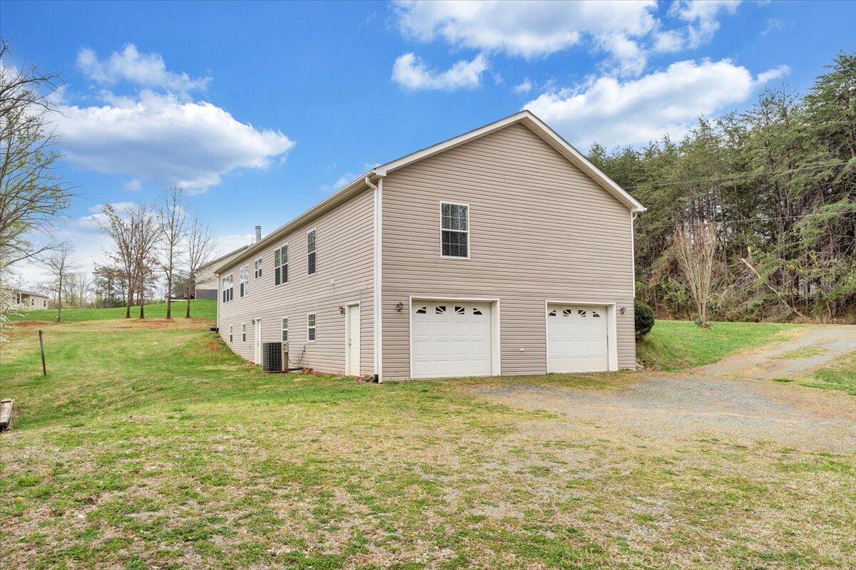 200 Surber Dr, Moneta, Virginia image 7