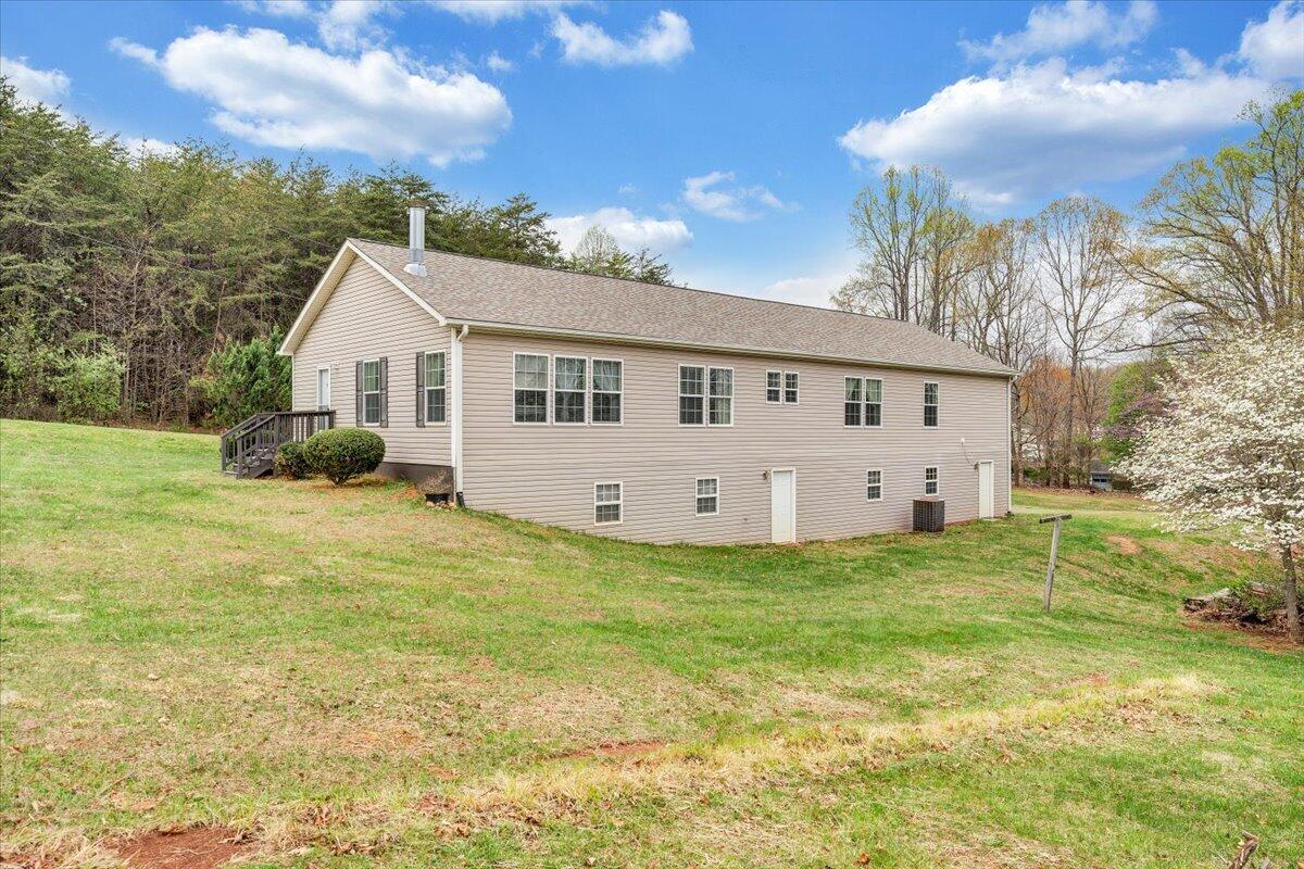 200 Surber Dr, Moneta, Virginia image 2