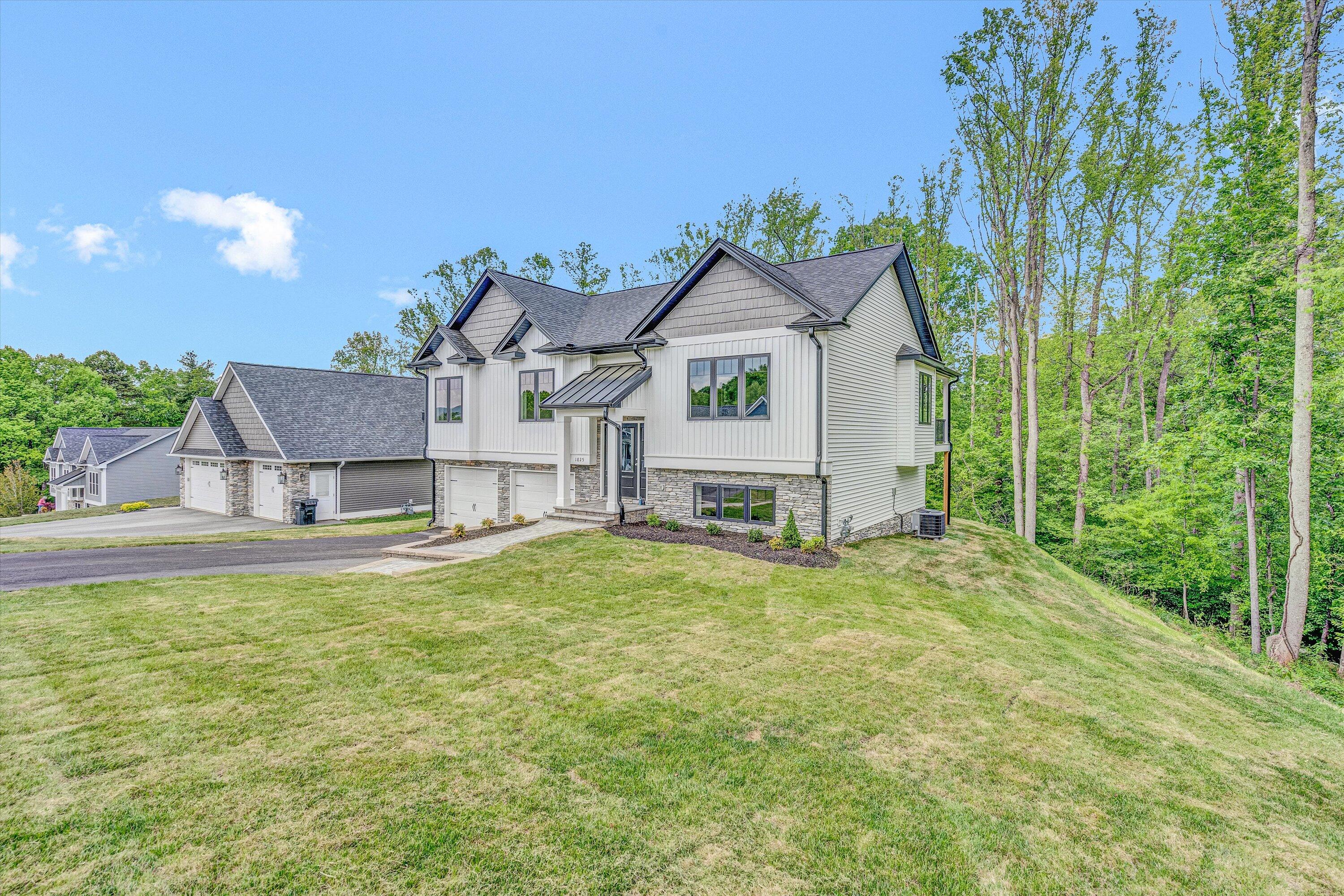 1825 Parker Ln, Vinton, Virginia image 2