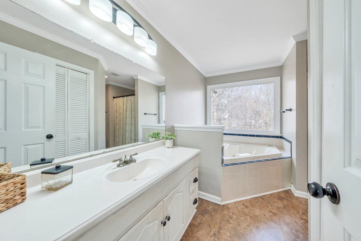 137 Wildwood Dr, Blue Ridge, Virginia image 18