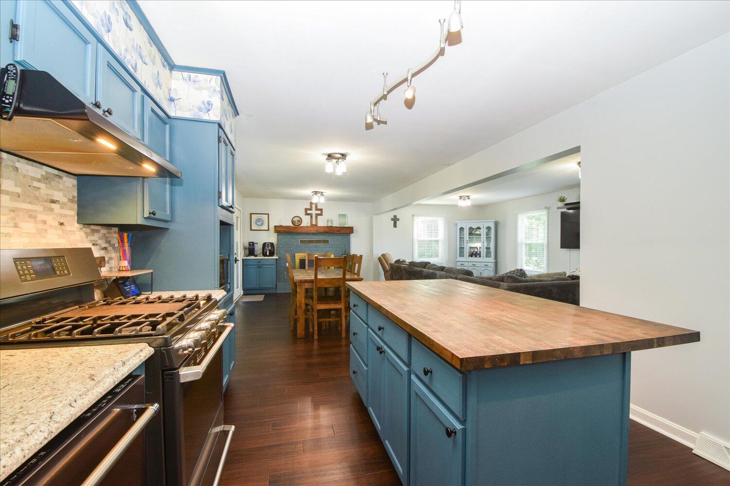 Salem, Virginia 24153, United States, 5 Bedrooms Bedrooms, ,3 BathroomsBathrooms,Residential,Active,194294