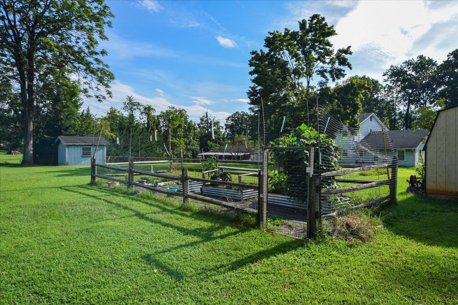 Salem, Virginia 24153, United States, 5 Bedrooms Bedrooms, ,3 BathroomsBathrooms,Residential,Active,194294