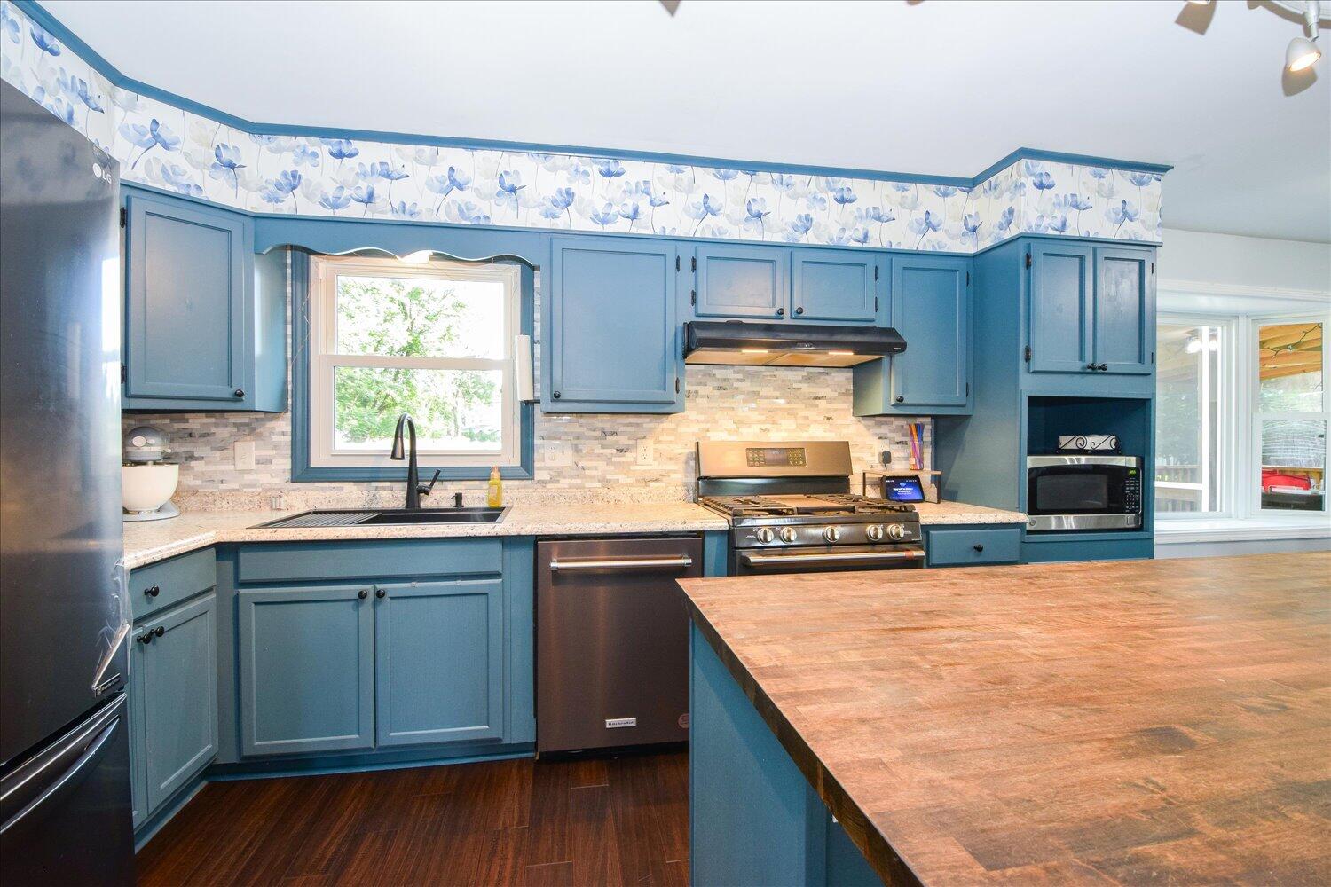 Salem, Virginia 24153, United States, 5 Bedrooms Bedrooms, ,3 BathroomsBathrooms,Residential,Active,194294