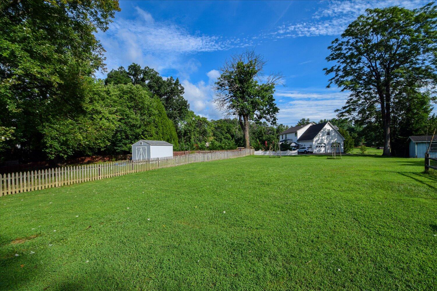 Salem, Virginia 24153, United States, 5 Bedrooms Bedrooms, ,3 BathroomsBathrooms,Residential,Active,194294