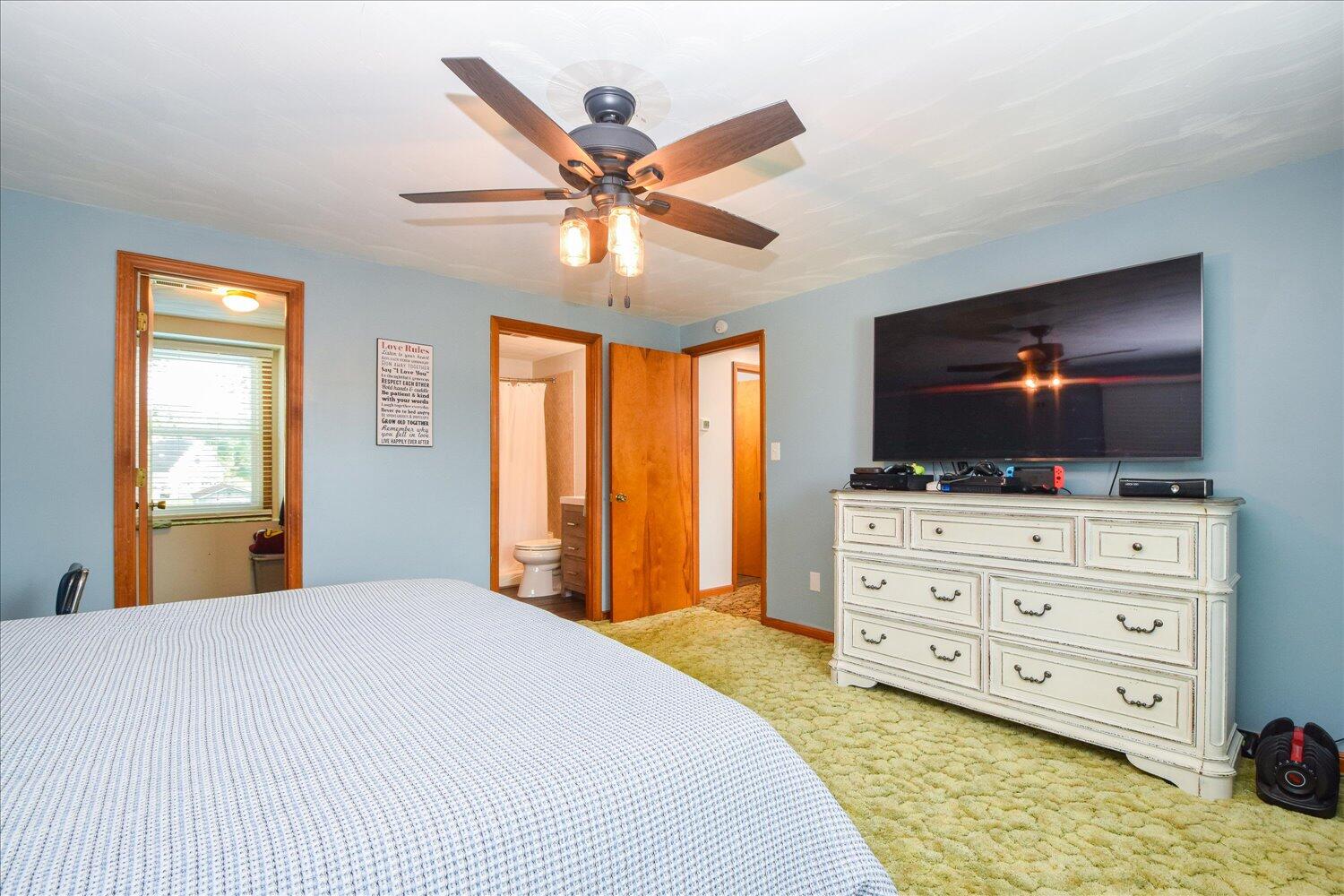 Salem, Virginia 24153, United States, 5 Bedrooms Bedrooms, ,3 BathroomsBathrooms,Residential,Active,194294