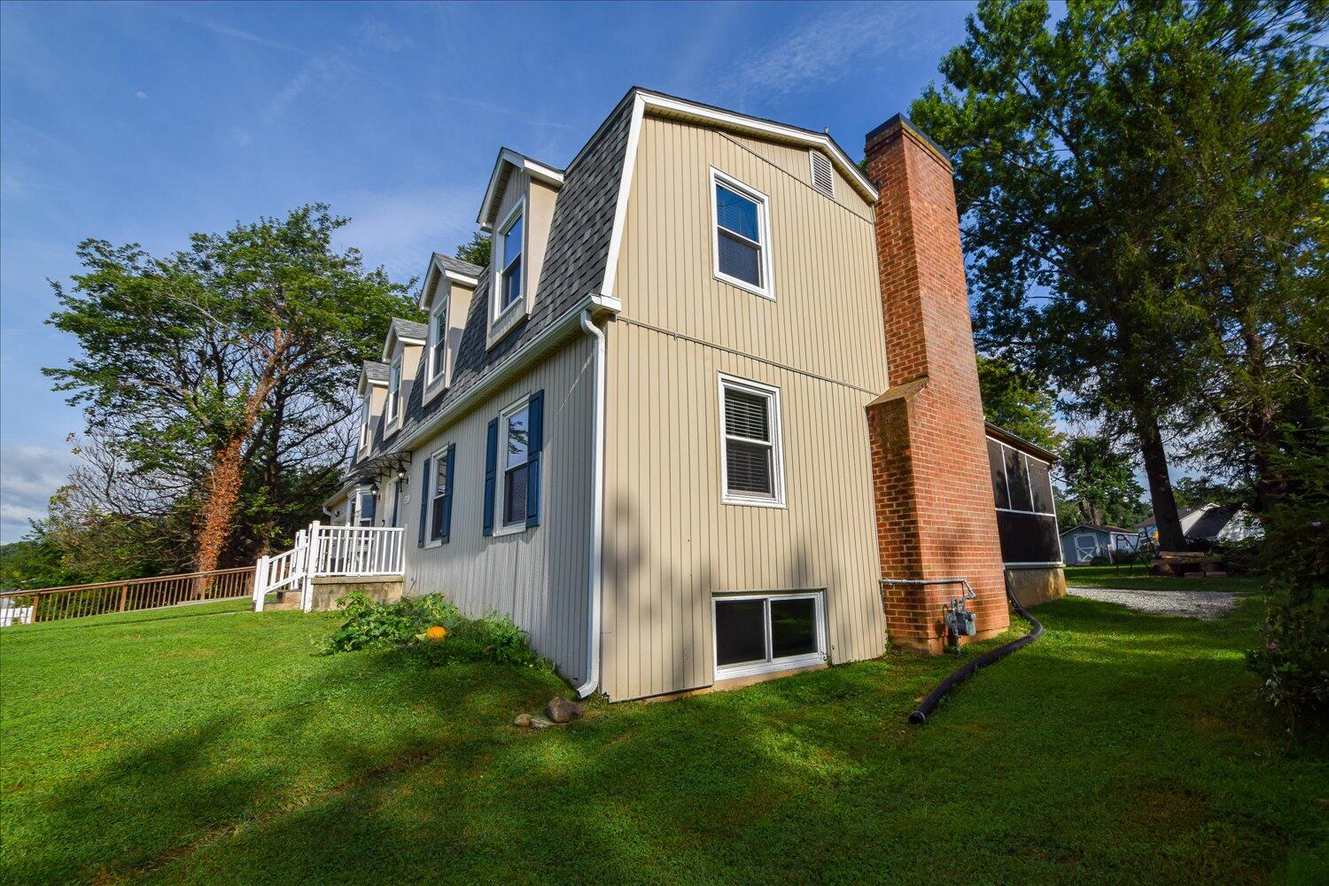 Salem, Virginia 24153, United States, 5 Bedrooms Bedrooms, ,3 BathroomsBathrooms,Residential,Active,194294